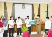 209 Guru Honorer se Kota Bukittinggi Terima Zakat Peduli