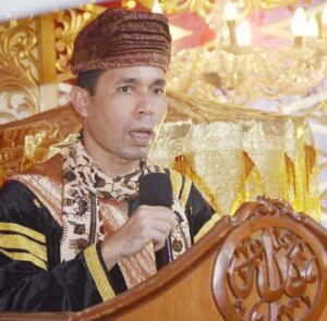 Imran Amir Datuak Rajo Nan Sati, Kapolresta Padang Kombes Pol Imran Amir S.I.K,M.H, Terima Gelar Adat Suku Tanjuang 2 3. Kombes Pol Imran Amir S.IK .MH Datuak Rajo Nan Sati memberikan kata sambutan pada kegiatan malewakan g