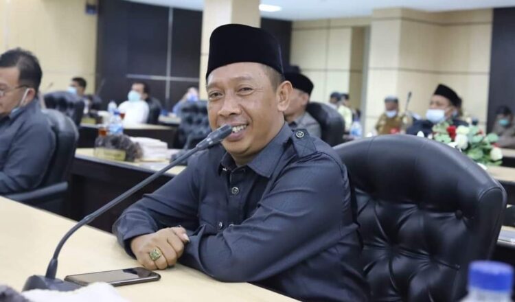 Deni Nofri Pudung
Anggota DPRD Kota Solok.