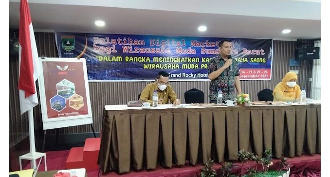 Pelatihan Digital Marketing yang diprakasai Dinas Pemuda dan Olahraga (Dispora) Sumbar di Hotel Grend Rocky Bukittinggi, 21-24 September 2021.