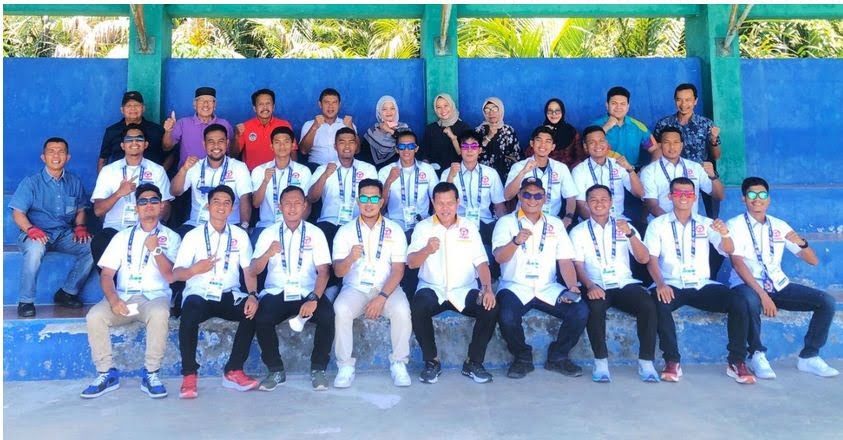 Atlet criket PON Sumbar foto bersam usai pelepasan menuju Bumi Cenderawasih Papua mengikuti PON XX 2021