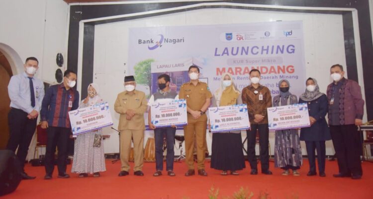 LUNCURKAN PROGRAM ”MARANDANG”— Bank Nagari Cabang Sawahlunto bersama Pemko Sawahlunto meluncurkan program ”Marandang” dalam memerangi rentenir di tengah-tengah masyarakat.