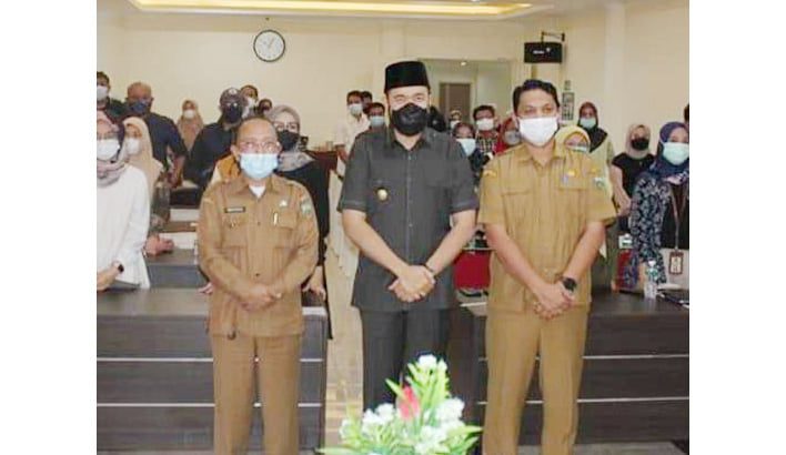 Online Single Submision, Permudah Perizinan di Padangpanjang 1 Wali Kota Padangpanjang , H. Fadly Amran, membuka Sosialisasi Kebijakan Penanaman Modal dan Bimtek Perizinan Berusaha.