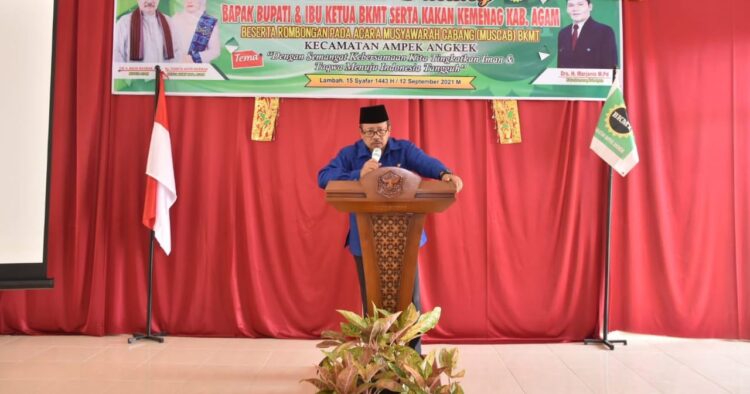 Bupati Agam, Dr H Andri Warman buka Musyawarah Cabang (Muscab) Badan Kontak Majelis Taklim (BKMT) Kecamatan Ampek Angkek di aula SMAN 1 Ampek Angkek, Minggu (12/9).