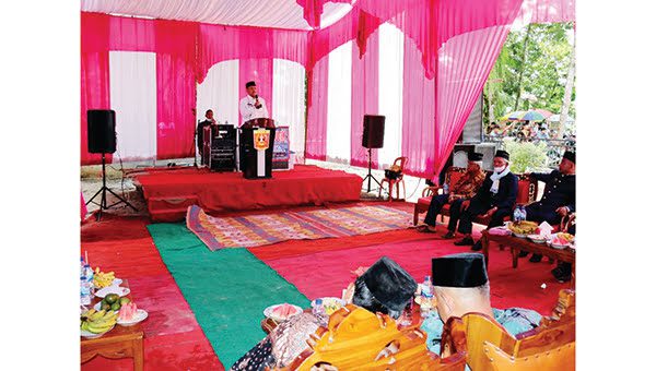 CAHAYA--Asisten Administrasi Umum Setdakab Agam Junaidi dibangunnyha Masjid Nurul Islam menjadi cahaya masyarakat.