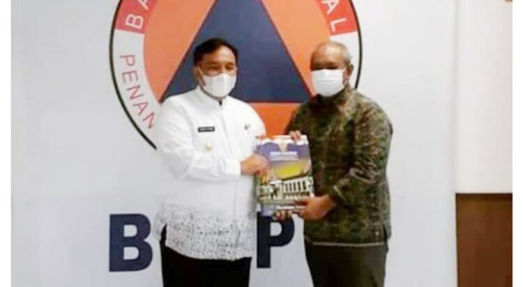 Bupati Pasaman Benny Utama saat berada di kantor BNPB di Jakarta.