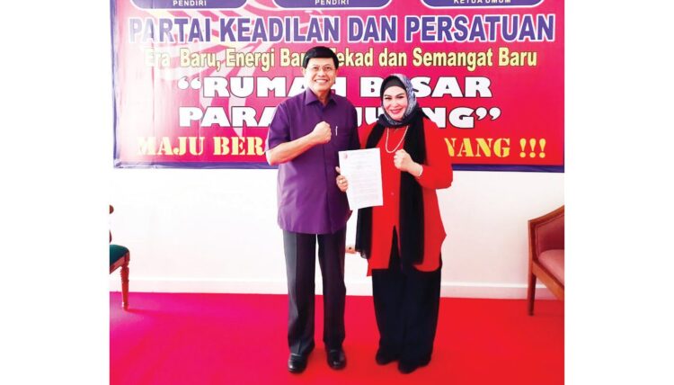 Dra. Salmah Manunggal Bersama Rakyat, Pengusaha Wanita Sukses Ketua DPP PKP Sumbar 2021-2026 1 Dra. Salmah Ketua DPP PKP Sumbar bersama Mayjen Dr Yusuf Solichien Ketum DPN PKP.