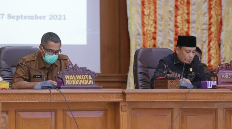 Tiga buah Rancangan Peraturan Daerah (Ranperda) yang diinisiasi oleh para anggota dewan diterima oleh seluruh fraksi di DPRD untuk disahkan menjadi peraturan daerah (Perda) dalam Rapat Paripurna Penyampaian Pendapat Akhir Fraksi DPRD terhadap 3 rancangan peraturan daerah (Ranperda) inisiatif DPRD di gedung DPRD setempat, Senin (27/9).