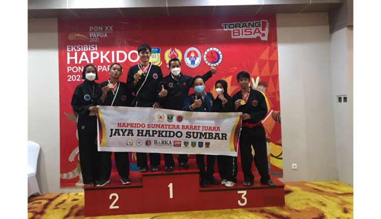 PERINGKAT TIGA— Tim Hapkido Sumbar berhasil meraih peringkat 3 umum setelah mendulang 1 emas, 2 perak dan 1 perunggu dalam ajang PON XX Papua 2021.