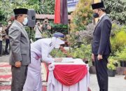 Camat ABTB Hendri Sertijab dengan Nadiatul Khairiah di Bukittinggi