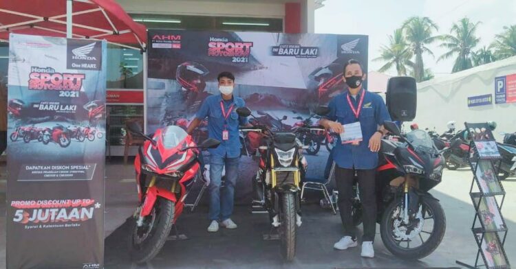 PT Hayati Pratama Mandiri adakan pameran Honda Sport Motoshow di tahun 2021 di pelataran parkir Budiman Swalayan, Kuranji (27-3/08).