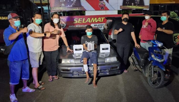 PENCURI DITANGKAP— Pelaku berinisial RA (39) yang terlibat kasus pembobolan toko ditangkap Tim Klewang Satreskrim Polresta Padang.