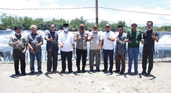 Anggota DPRD Komisi II Kabupaten Agam Jemput Aspirasi Masyarakat, 300 Ha Lahan Berpotensi Dijadikan Tambak Udang 1 JEMPUT--Komisi II DPRD Kabupaten Agam foto bersama saat mengunjungi Kecamatan Tanjung Mutiara dalam menjemput aspirasi masyarakat.