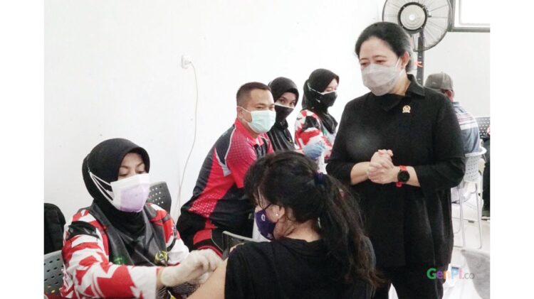 Jadi Klaster Covid-19, Puan Maharani Kritik Sekolah 1 TINJAU—Ketua DPR RI Puan Maharani saat meninjau pelaksaan vaksin Covid -19 di SMK Negeri 72 Jakarta.