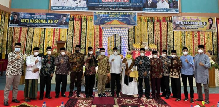 Rahmang: MTQ Wujudkan Generasi Qurani 1 G.PARIAMAN, METRO
Wakil Bupati Padangpariaman Rahmang menyatakan dengan Musabaqah Tilawatil Qur’an (MTQ) mari wujubkan generasi qur’ani yang tangguh menyonsong generasi Indonesia emas.
