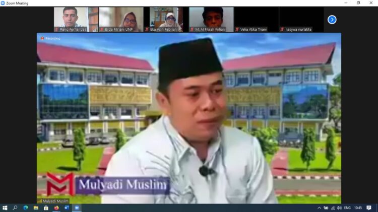 Jadi Narasumber Kuliah Umum Sosiologi UNP, Mulyadi Muslim: Pesantren Menyiapkan Generasi Terampil 1 Ketua Badan Pengelola Wakaf (BPW) Ar Risalah Sumbar H Mulyadi Muslim LC MA menjadi narasumber dalam Webinar Kuliah Umum Pendidikan Pesantren Abad 21, Rabu (29/9) melalui Zoom Meeting yang diadakan Jurusan Sosiologi Fakultas Ilmu Sosial, UNP.