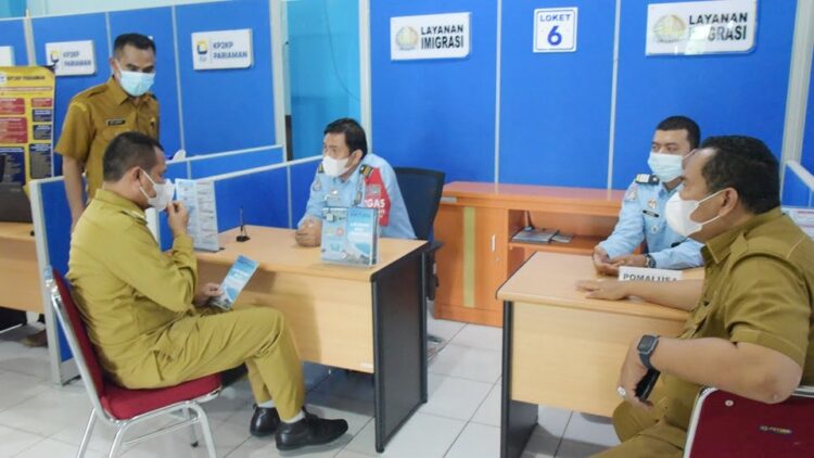 Wali Kota Pariaman, Genius Umar, kemarin dialog dengan Kasubsi informasi dan Komunikasi Kantor Imigrasi Kelas I Padang, Julindo Dani Saputra.