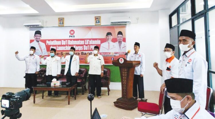 PEMBEKALAN DAI— BPU DPW PKS Sumbar mengadakan pelatihan Dai Rahmatan lil Alamin, Minggu (12/9), dengan menghadirkan Ustadz Subki Al Bughri dan tim media ofisial UAS.