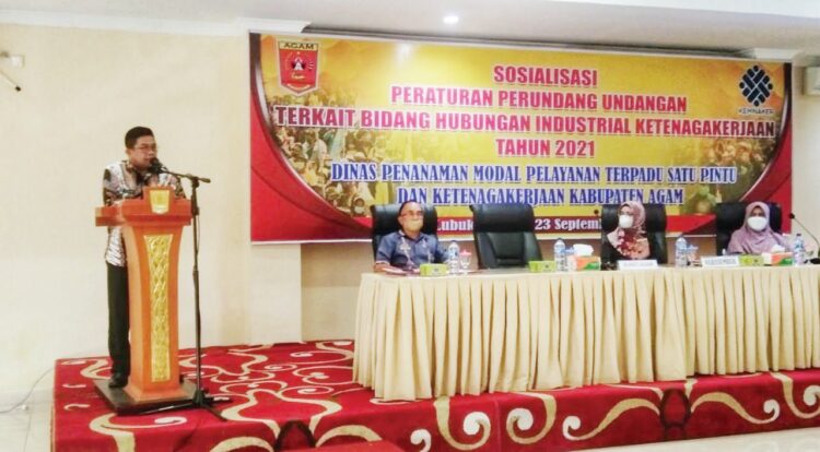 SOSIALISASI— Pemkab Agam menggelar sosialisasi peraturan perundangan hubungan industrial ketenagakerjaan.