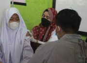 Ratusan Siswa MAN Kota Sawahlunto Disuntik Vaksin