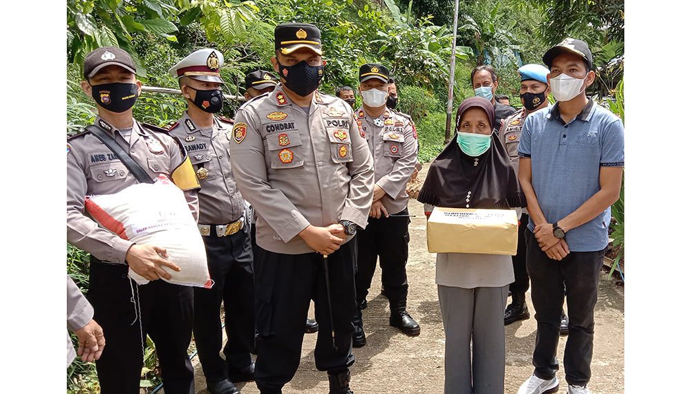 Polres Sa1wahlunto menyerahkan