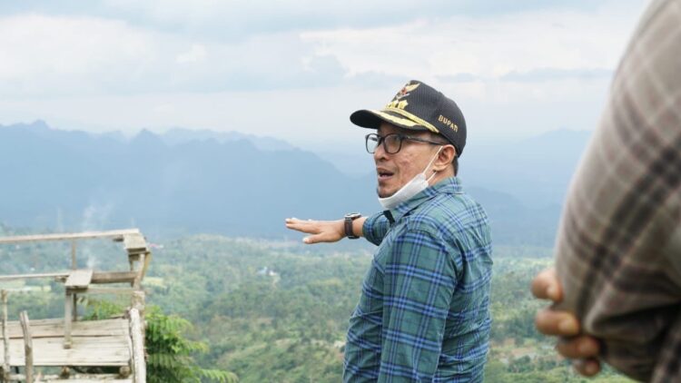 Puncak Rajo Sago, Potensi Wisata Anyar di Tanahdatar 1 upati Tanah Datar Eka Putra, SE mengunjungi Puncak Rajo Sago yang berada di Nagari Tanjung Bonai, Kecamatan Lintau Buo Utara, Kabupaten Tanah Datar, Sabtu (4/9).