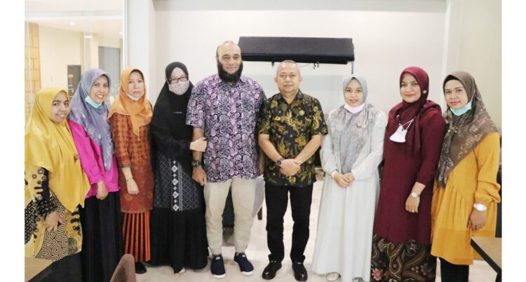 Dukung peningkatan dan pengembangan pelayanan menuju Rumah Sakit dengan pelayanan terbaik, Pemko Bukittinggi dan manajemen RSUD Bukittinggi berupaya menjalin Kerjasama dengan dr Zaidul Akbar yang bergerak dibidang kesehatan Islami dengan obat herbal dan makanan sehat melalui metode JSR atau Jurus Sehat Rasulullah.