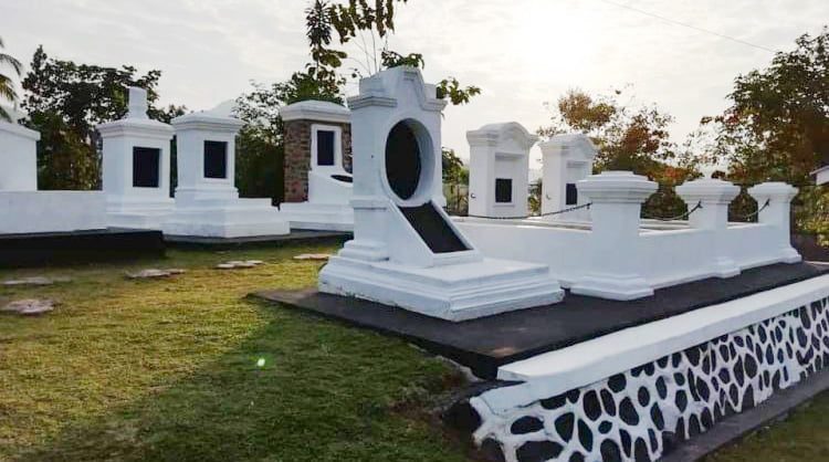 PUGAR--Situs Cagar Budaya Makam Belanda yang dipugar di  Kota Sawahlunto.