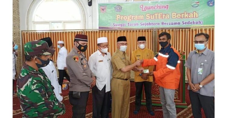 Memperoleh respon dan dukungan cukup baik masyarakat dan berbagai elemen yang ada di kecamatan, program inovasi gagasan Pemerintah Kecamatan di bawah pimpinan Camat Afrizal yang diberi nama Sungai Tarab Sejahtera Bersama Sedekah atau Sutera Berkah, resmi dilaunching Bupati Tanah Datar diwakili Staf Ahli Bupati Bidang SDM dr. Ermon Revlin, Selasa (7/9) di Masjid Nur Iman Nagari Kumango.