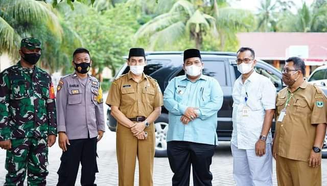 Tinjau Pelaksanaan Kompetensi PPPK Guru Kabupaten Padangpariaman 1 Bupati Padangpariaman Suhatri Bur, bersama Kepala Dinas Pendidikan dan Kebudayaan Padangpariaman, H Anwar meninjau pelaksanaan seleksi kompetensi dasar penerimaan PPPK guru Kabupaten Padangpariaman formasi tahun 2021.