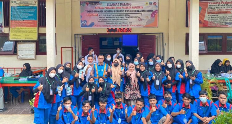 UP3 Solok adakan kegiatan PLN Mengajar di SMK Negeri 1 Sungai Rumbai, Kamis (02/09).