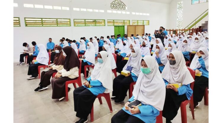 Nikmati Versi Terbaru PLN Mobile 1 Sosialisasi PLN Mobile melalui Program PLN Mengajar .