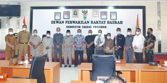 Perubahan KUA PPAS Kabupaten Padangpariaman Tahun Anggaran 2021, Seluruh Fraksi Sampaikan Pendapat Akhir 1 Wakil Bupati Padangpariaman Rahmang kemarin menghadiri rapat paripurna penyampaian pendapat akhir fraksi-fraksi terhadap KUA PPAS Kabupaten Padangpariaman tahun anggaran 2021.