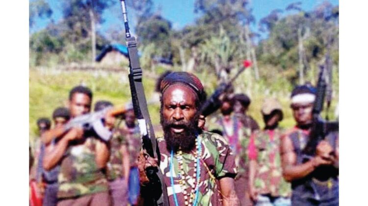 TNI-Polri Bergerak, Komandan Operasi KKB di Papua Tewas 1 DICARI— Inilah anggota kelompok kriminal bersenjata KKB Lekagak Teleggen masuk daftar DPO Polri paling dicari. Pemerintah sudah resmi melabeli KKB Papua sebagai teroris.