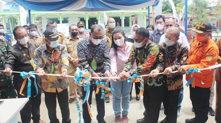 Kantor Bank Nagari Cabang Pembantu Sikabaluan Mentawai Diresmikan 1 Direktur Utama (Dirut) Bank Nagari, Muhamad Irsyad dan jajaran direksi, Bupati Kepulauan Mentawai, Yudas Sabagalet dan Forkopimda meresmikan Kantor Bank Nagari Cabang Pembantu Sikabaluan Mentawai.