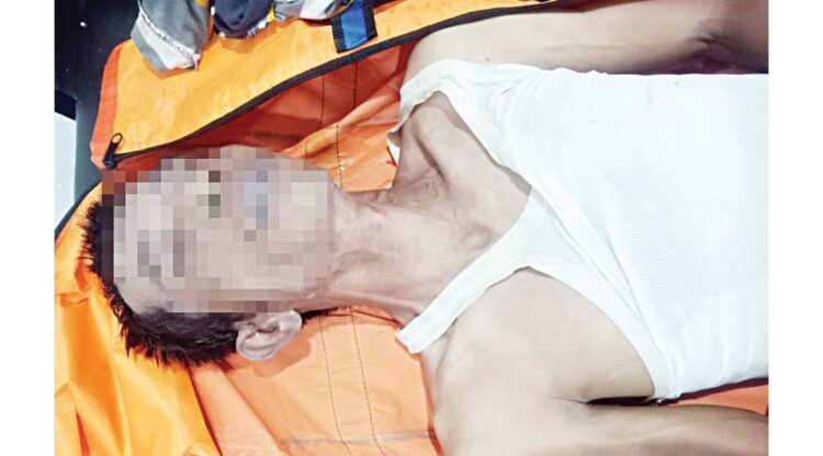 TEWAS TENGGELAM— Korban Diswanto (41) ditemukan petugas gabungan dibantu masyarakat, dalam kondisi meninggal dunia di dasar Danau Singkarak.