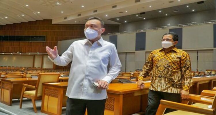 Wakil Ketua DPR Sufmi Dasco Ahmad tanggapi beredarnya sertifikat vaksin Jokowi di medsos.