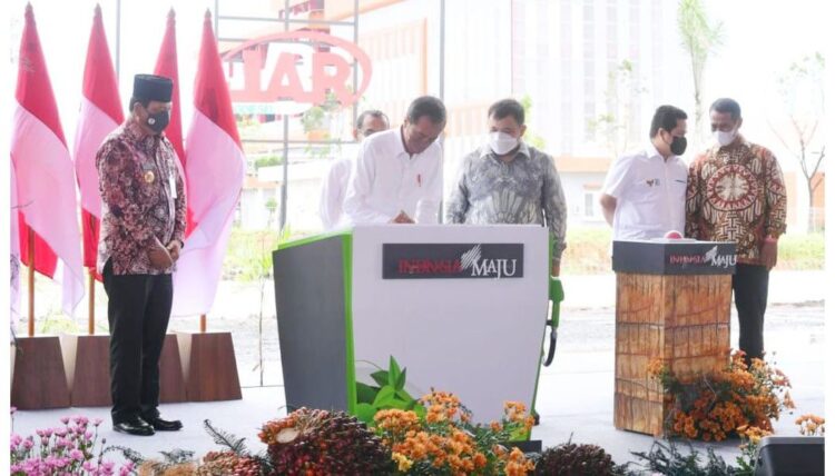 Presiden RI, Joko Widodo (Jokowi) meresmikan pabrik biodiesel milik PT Jhonlin Agro Raya, di Kabupaten Tanah Bumbu, Provinsi Kalimantan Selatan, Kamis, (21/10).