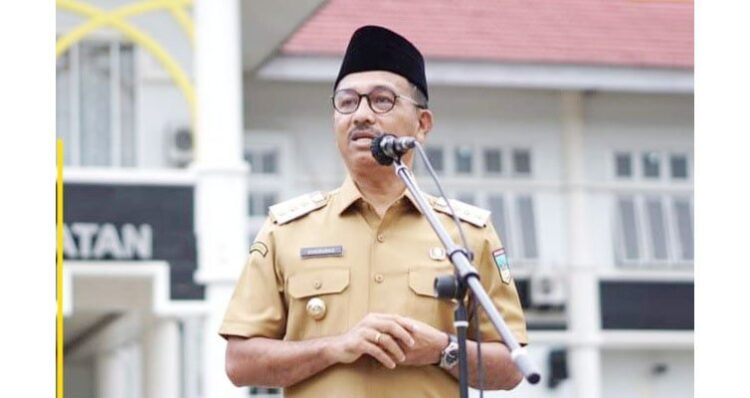 Sambangi Warga, Bupati dan Wabup Solsel Gowes 1 Bupati Solok Selatan H. Khairunas.