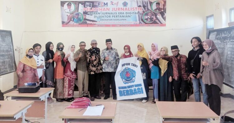 Forum Eksekutif Media (FEM) bersama tim media online & livestreaming ritvone.com  melaksanakan pelatihan jurnalistik angkatan 8 di aula MDTA Balaigurah Kecamatan IV Angkek Kabupaten Agam. Diselenggarakan Minggu (3/10) .