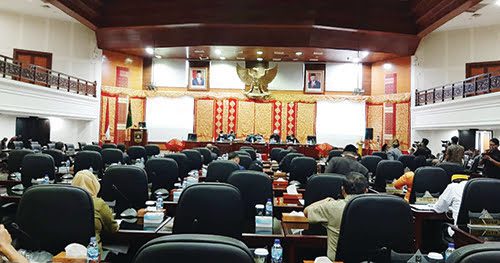 DPRD Provinsi Sumatra Barat akhirnya menyepakati Ranperda Perubahan APBD Tahun 2021 menjadi Perda APBD Perubahan 2021.