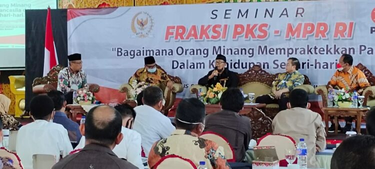 Fraksi PKS MPR RI Ir Tifatul Sembiring menggelar seminar bertajuk ”Bagaimana Orang Minang Mempraktikkan Pancasila dalam Kehidupan Sehari Hari”, di Istana Bung Hatta, Kota Bukittinggi