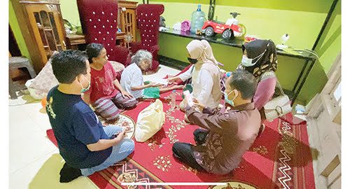 Andre Rosiade Bantu Lansia Terkena Stroke di Padang Sarai