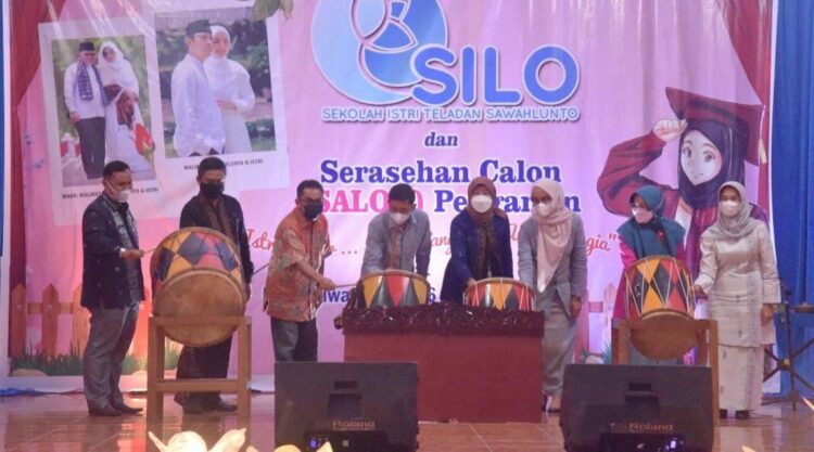 Pemko Sawahlunto Naik Peringkat Utama di APE 2021, Berhasil Membangun Yanmas tanpa Diskriminasi 1 ANUGERAH APE 2021— Pemko Sawahlunto memperoleh kebaikan predikat pada Anugerah Parahita Ekapraya (APE) 2021, dari sebelumnya Madya menjadi Utama.