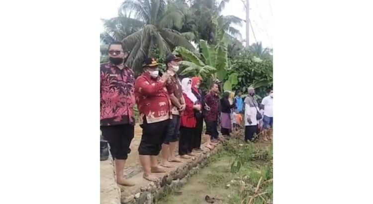Bupati Padangpariaman Suhatri Bur menyatakan daerahnya rawan bencana alam dan butuh bantuan dari dana pusat. Sebab, akibat bencana alam tersebut banyak sarana para sarana umum yang rusak berat dan tidak bisa diperbaiki memakai dana APBD.