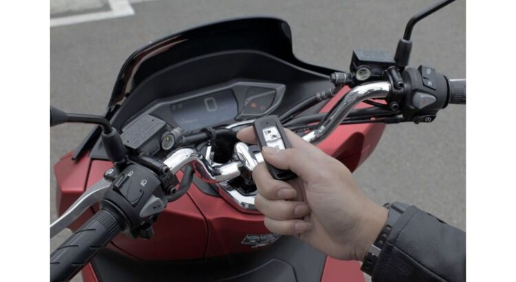Honda Smart Key System, Fitur Canggih untuk Keamanan Motor 1 CANGGIH—Honda Smart Key System membantu konsumen untuk mengoperasikan sepeda motor tanpa anak kunci yang dilengkapi dengan fitur canggih.