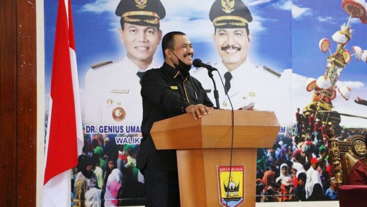 Wakil Walikota Pariaman Mardison Mahyuddin menyatakan hukum di Indonesia ini masih lemah, dan masih berada di level standar.