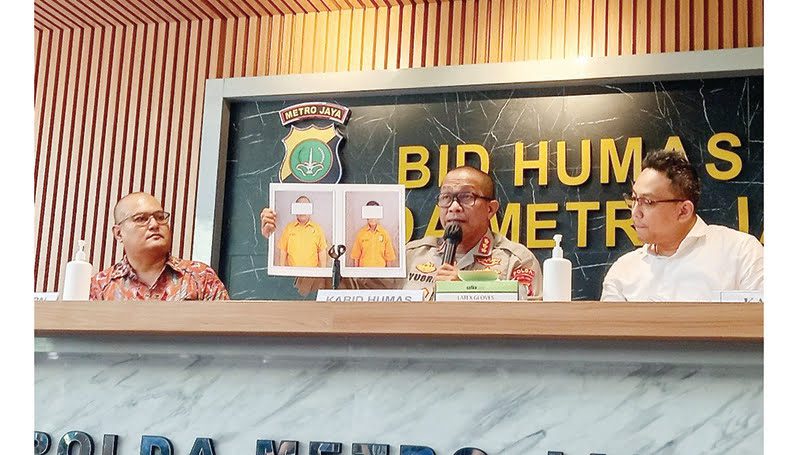 Kabid Humas Polda Metro Jaya Kombes Yusri Yunus saat memberikan keterangan kasus pembobolan rekening nasabah bank di PMJ Rabu 13 10 .
