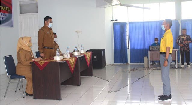 Kadispora Sumbar Dedy Diantolani membuka pelatihan kepemimpinan kepada generasi muda di Selarih Solok