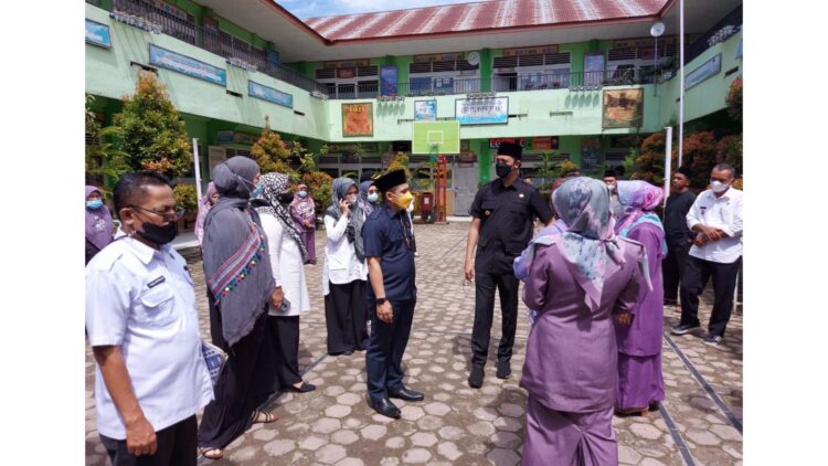 Untuk Vaping Blok SDN 03 Pakan Labuah, Beny Yusrial Siapkan Pokir 2022 1 SIAPKAN—Ketua DPRD Bukittinggi, siapkan anggaran pokok pikiran (pokir) untuk pemasangan vapling blok di SDN 03 Pakan Labuah.